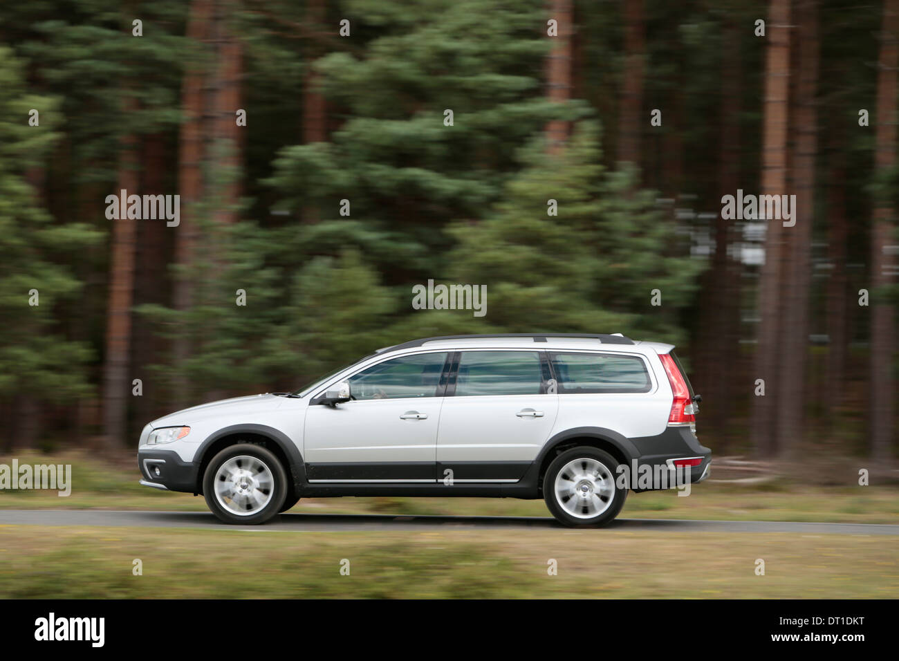2014 Volvo V70 D5 SE Lux Volvo Kombi rechts fahren uk Stockfoto