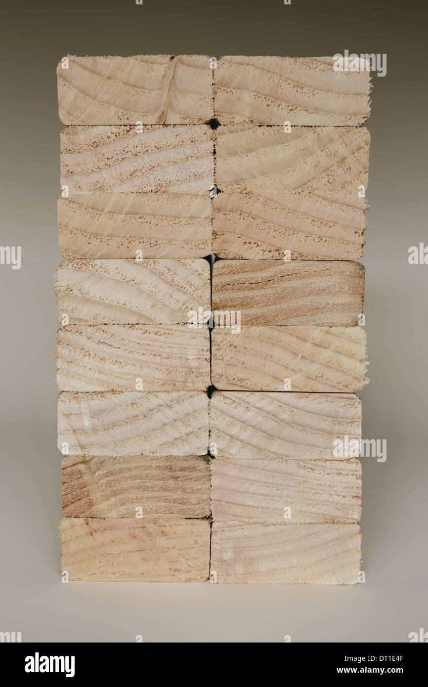 Washington State USA behandelt gehobelt Holz in 2 von 4 gemessen Schnittformen Stockfoto