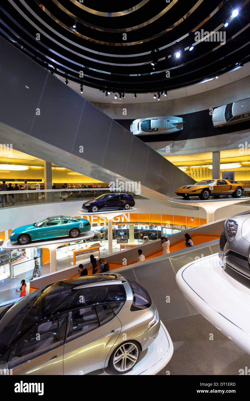 Mercedes-Benz Konzeptfahrzeuge in ihrem Museumsgalerie und Ausstellungsraum in Mercedesstrasse in Stuttgart, Bayern, Deutschland Stockfoto