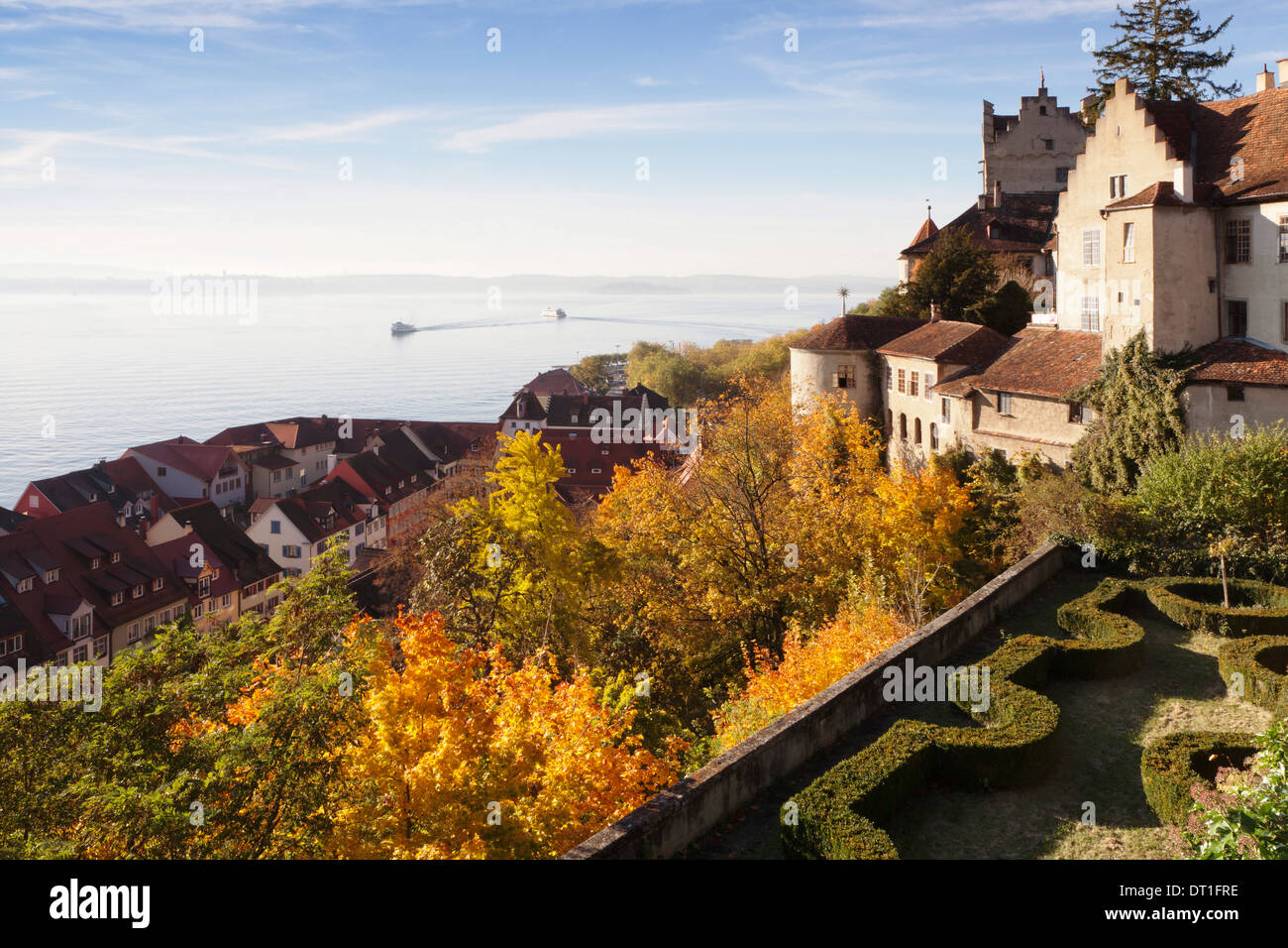 Blick von der Terrasse des neuen Schlosses, die alte Burg und den Bodensee, Meersburg, Baden-Württemberg, Deutschland Stockfoto