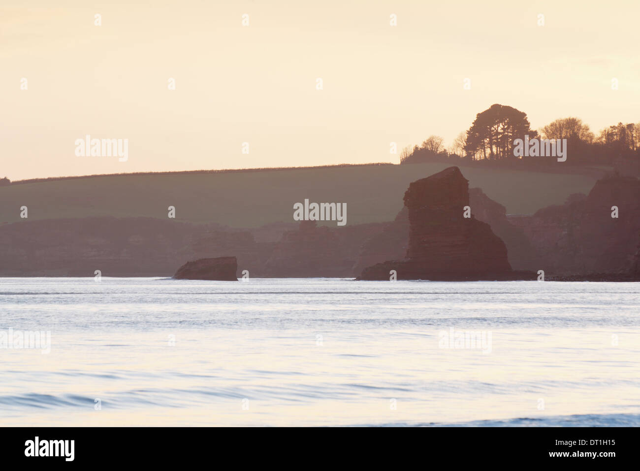 Meer-Stacks auf der Jurassic Coast in der Nähe von Sidmouth. Devon. England. VEREINIGTES KÖNIGREICH. Stockfoto