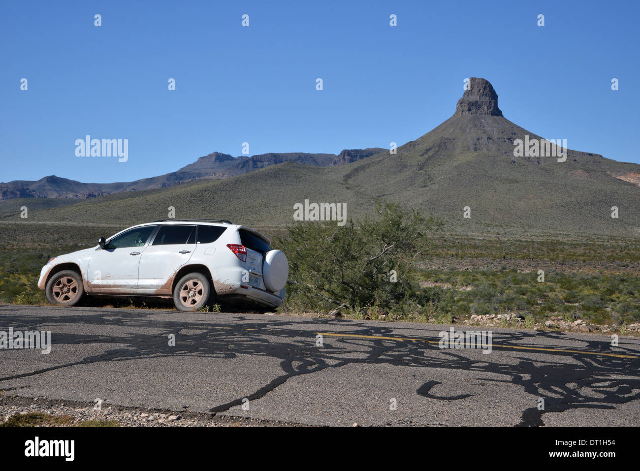 Toyota RAV4 SUV 4 x 4 Offroad durch "Die Hexe Sauger" gestoppt Berg in der Nähe von Kingman, Arizona, an der alten Route 66 Stockfoto