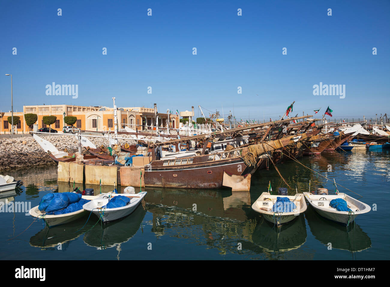 Angeln, Boote und Dhaus in die alte Schiffe Hafen, Kuwait-Stadt, Kuwait, Naher Osten Stockfoto