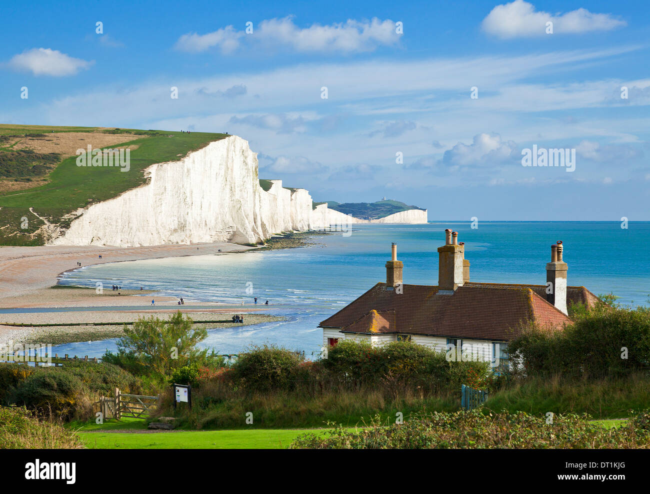 Die Seven Sisters Klippen, die Küstenwache Hütten South Downs Way, South Downs Nationalpark, East Sussex, England, UK Stockfoto