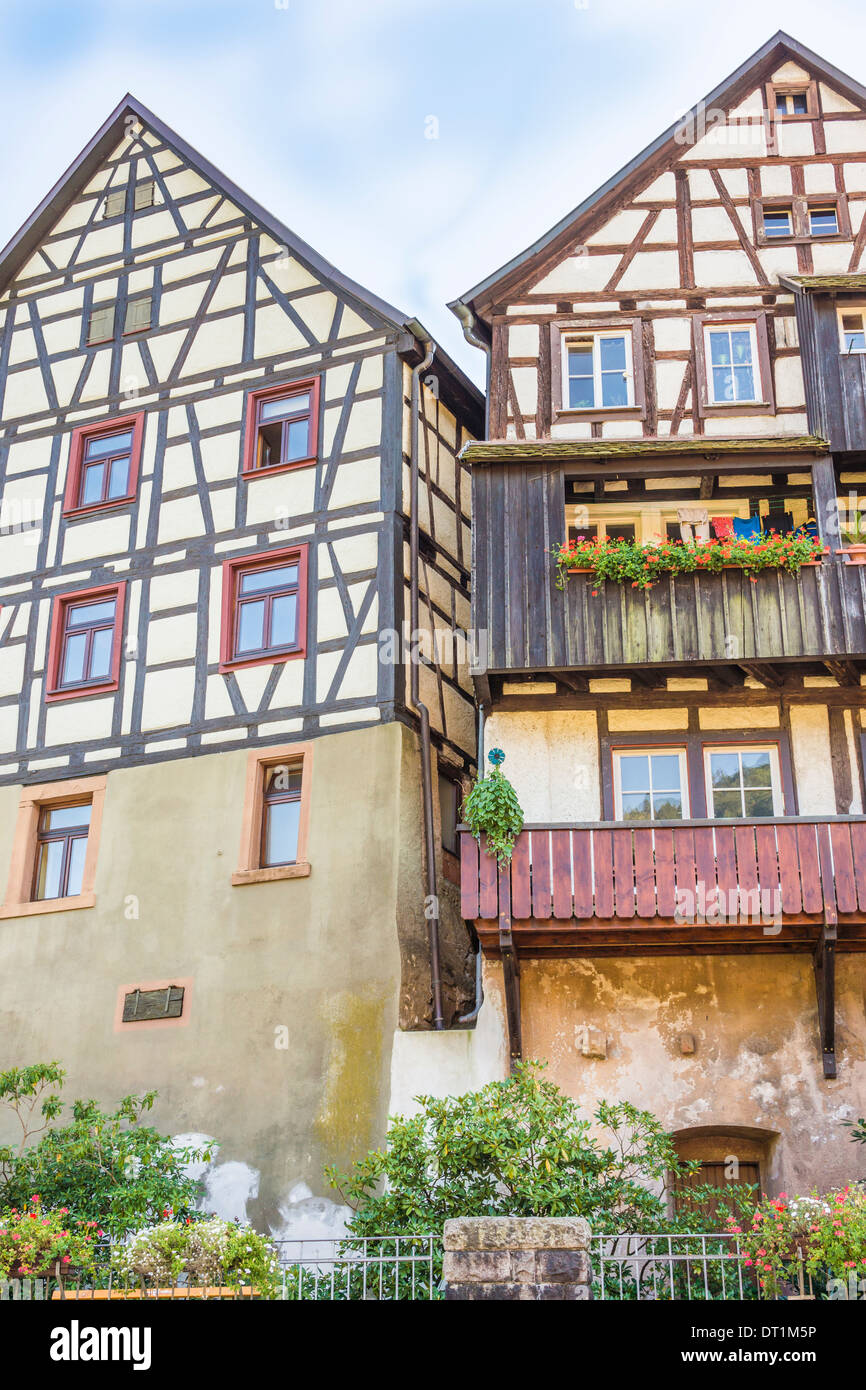 Historische Fachwerkhäuser am Marktplatz, Blick vom Fluss Kinzig, Schiltach, Schwarzwald, Baden-Württemberg, Deutschland Stockfoto