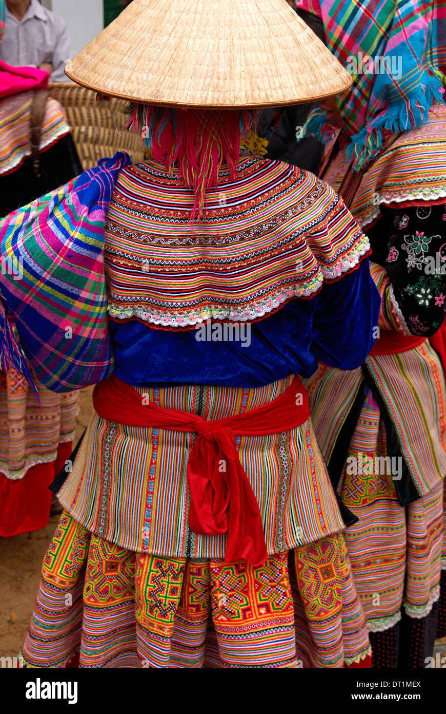 Flower Hmong Volksgruppe bei können Cau Markt, Bac Ha Fläche, Vietnam, Indochina, Südostasien, Asien Stockfoto