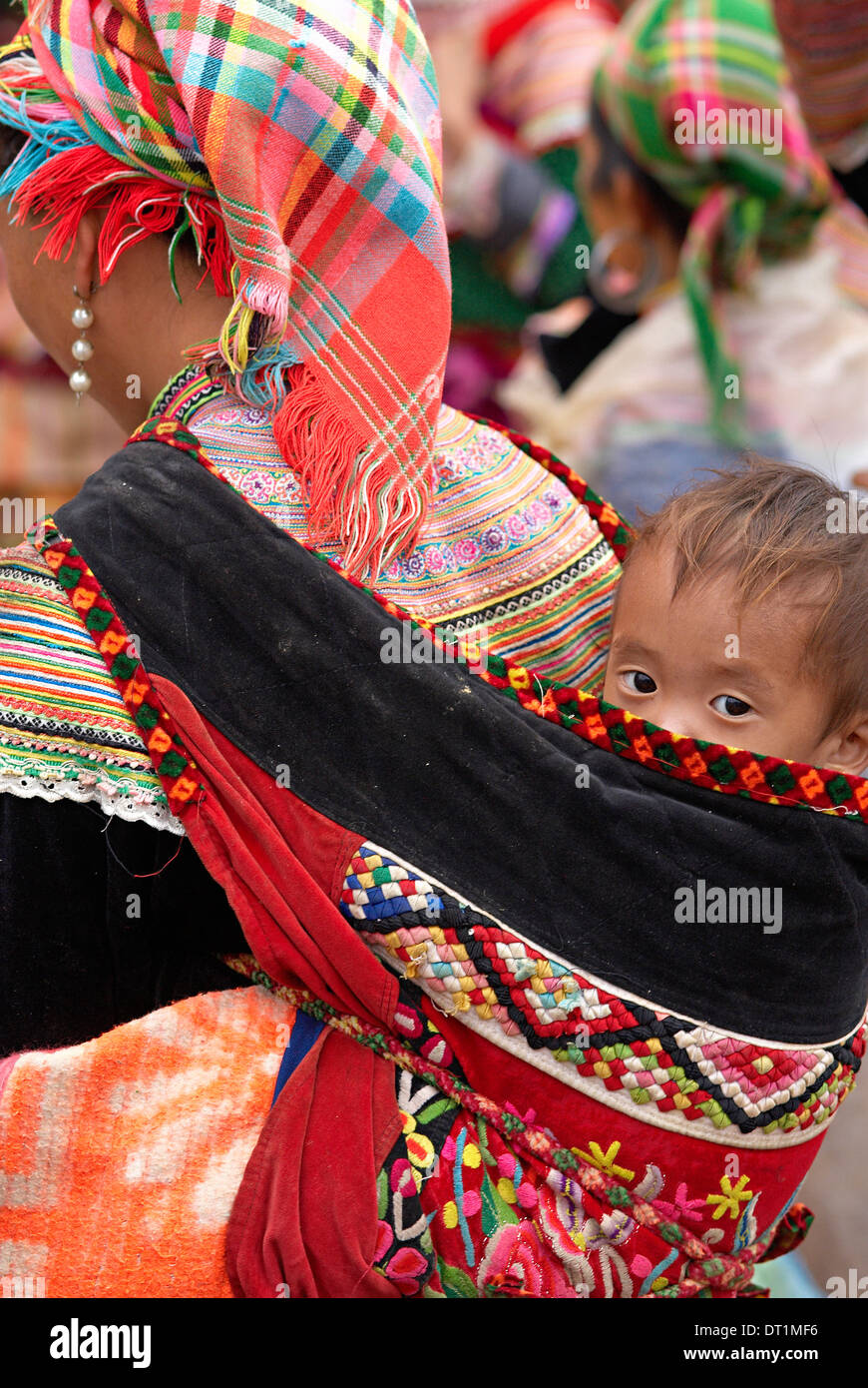 Flower Hmong Volksgruppe bei können Cau Markt, Bac Ha Fläche, Vietnam, Indochina, Südostasien, Asien Stockfoto