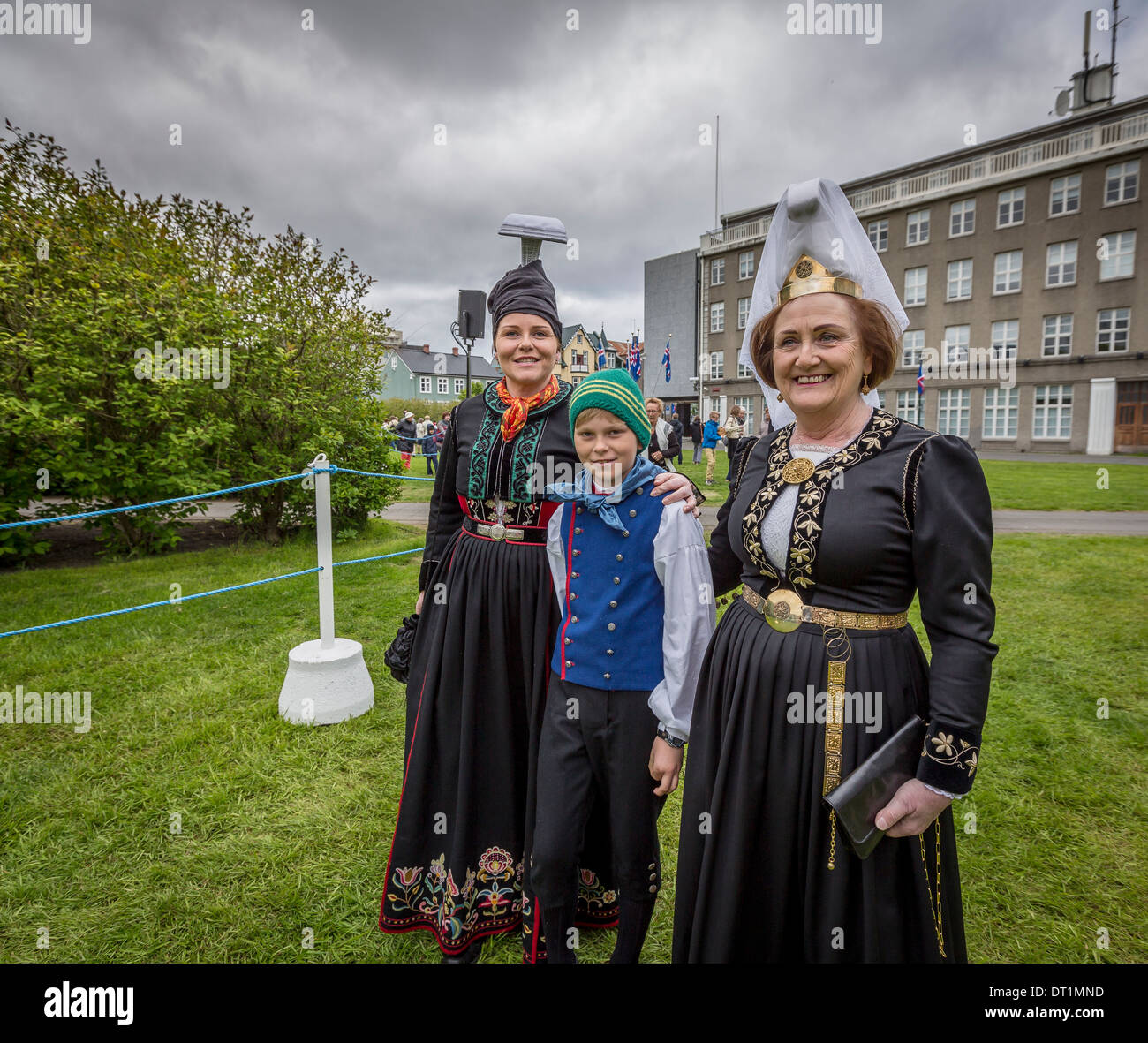 Gekleidet in traditionellen isländischen Kostümen am 17. Juni Islands Unabhängigkeitstag Reykjavik, Island Stockfoto