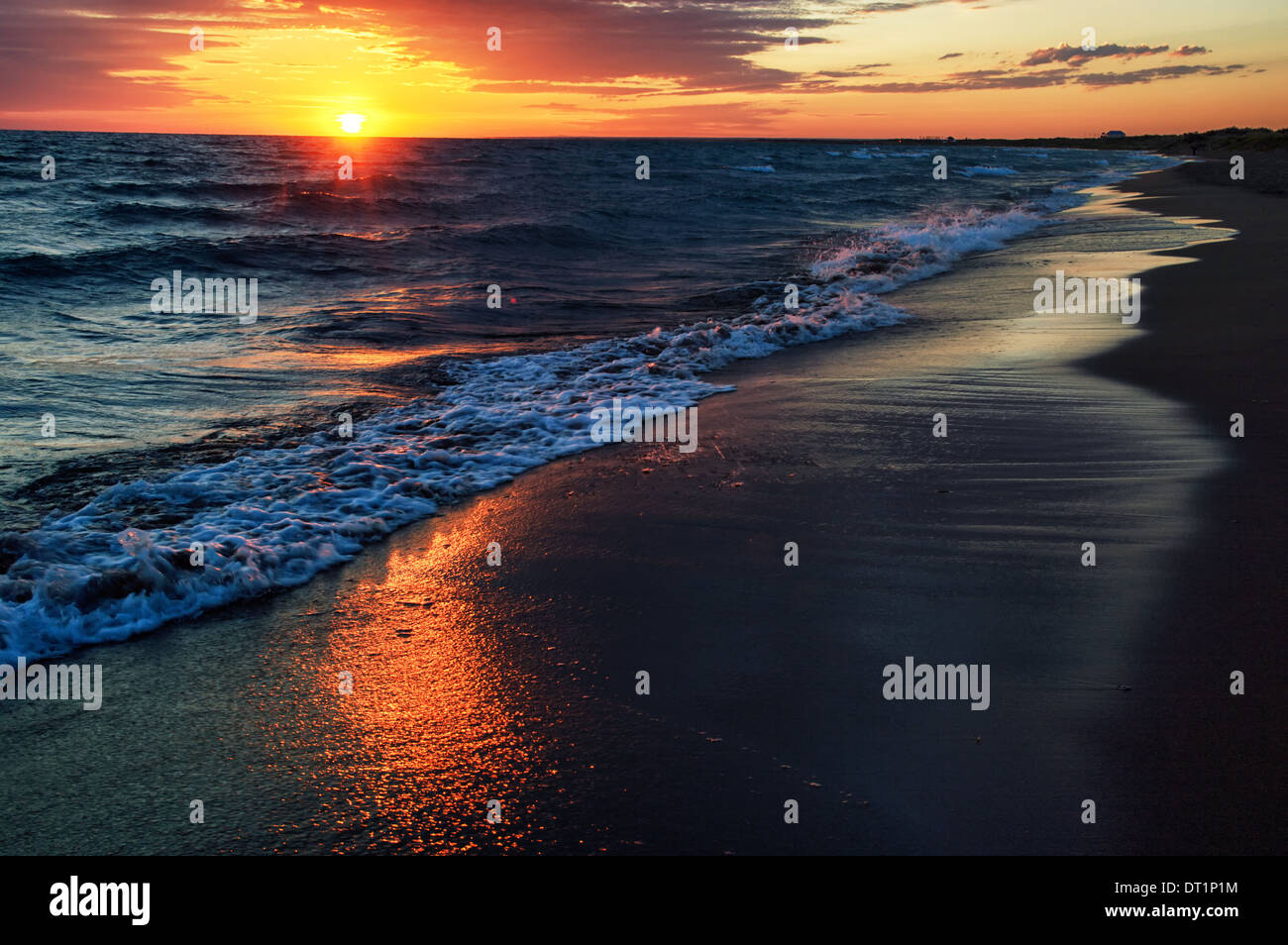Sonnenaufgang auf dem großen Balchaschsee, Kasachstan Stockfoto
