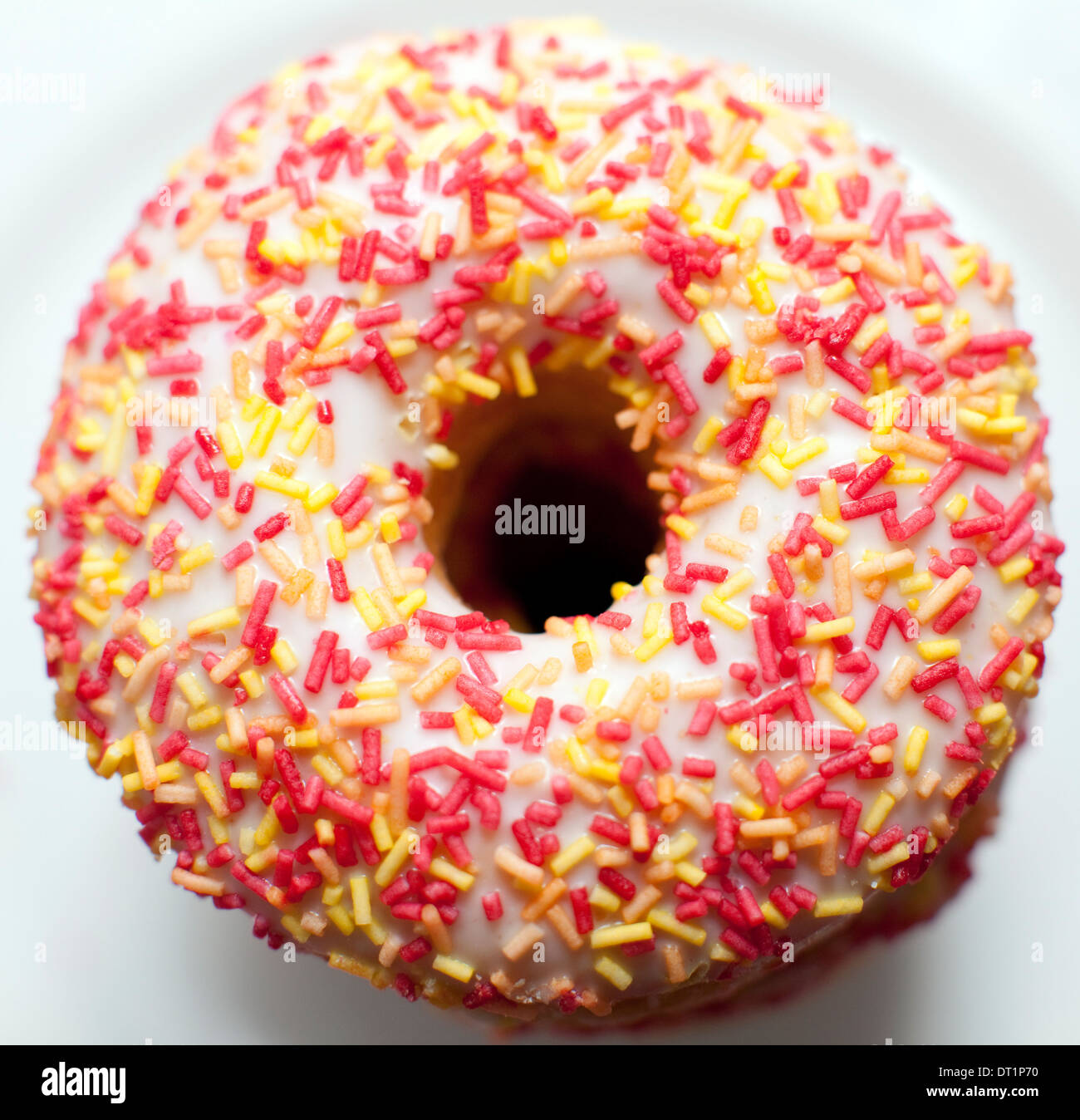 White iced Ring Donut, London Stockfoto