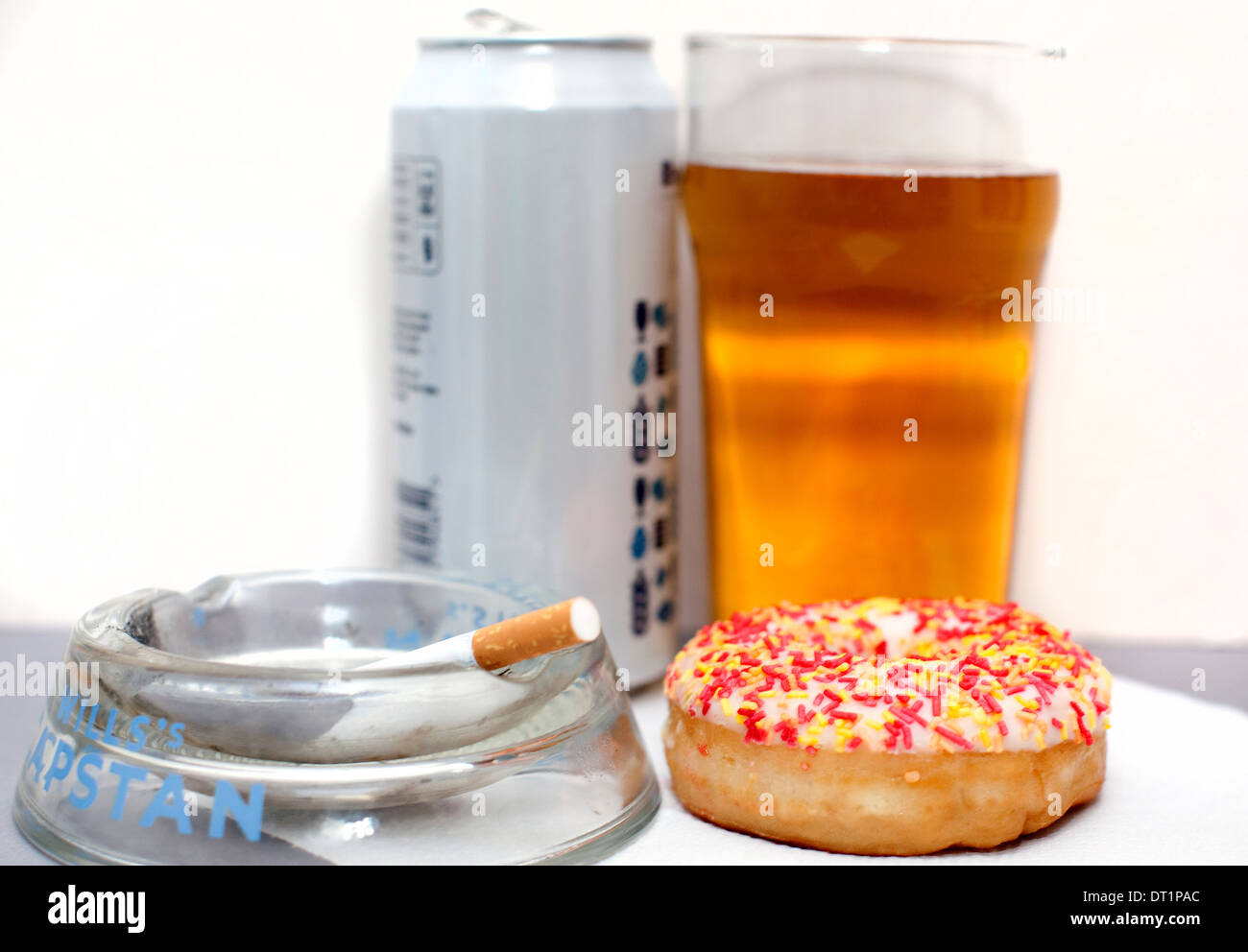 Rauchen, Alkohol, Zucker und Fett gemeinsame Mitwirkende zu gesundheitlichen Problemen, London Stockfoto