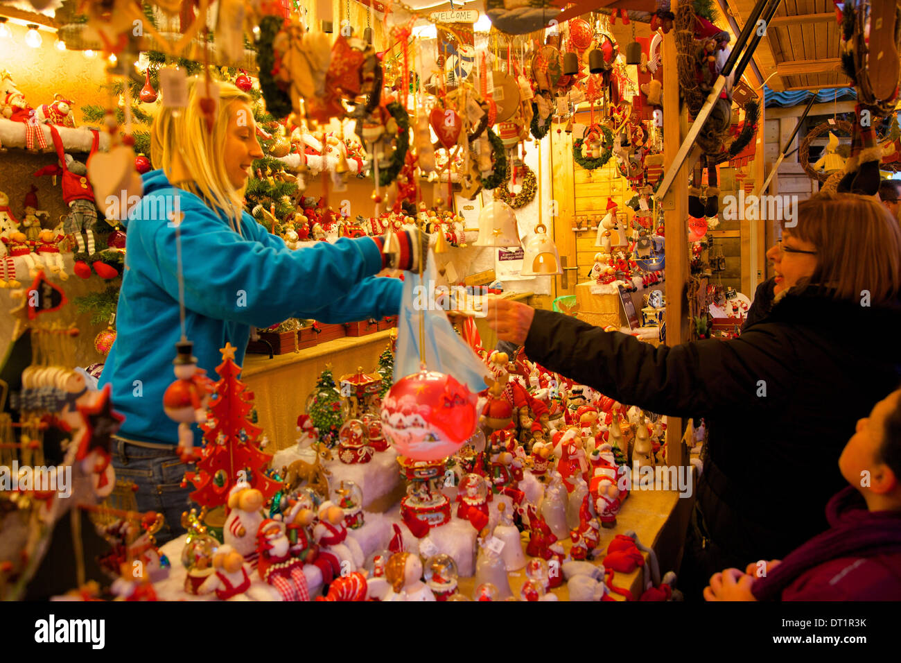 Einkaufen, Christmas Market, Albert Square, Manchester, England, Vereinigtes Königreich, Europa Stockfoto