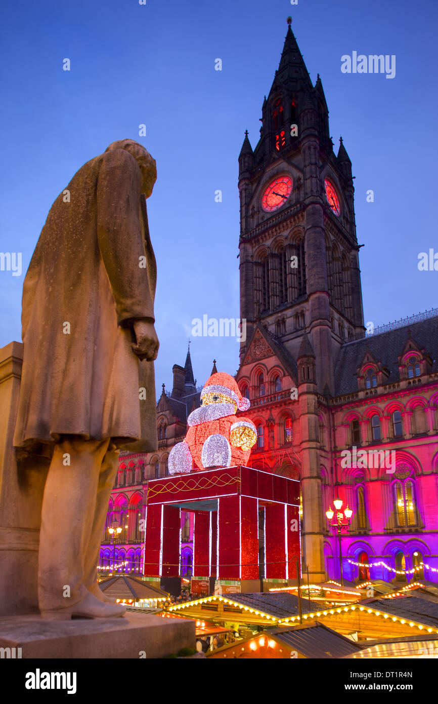 Weihnachtsmarkt und Rathaus, Albert Square, Manchester, England, Vereinigtes Königreich, Europa Stockfoto