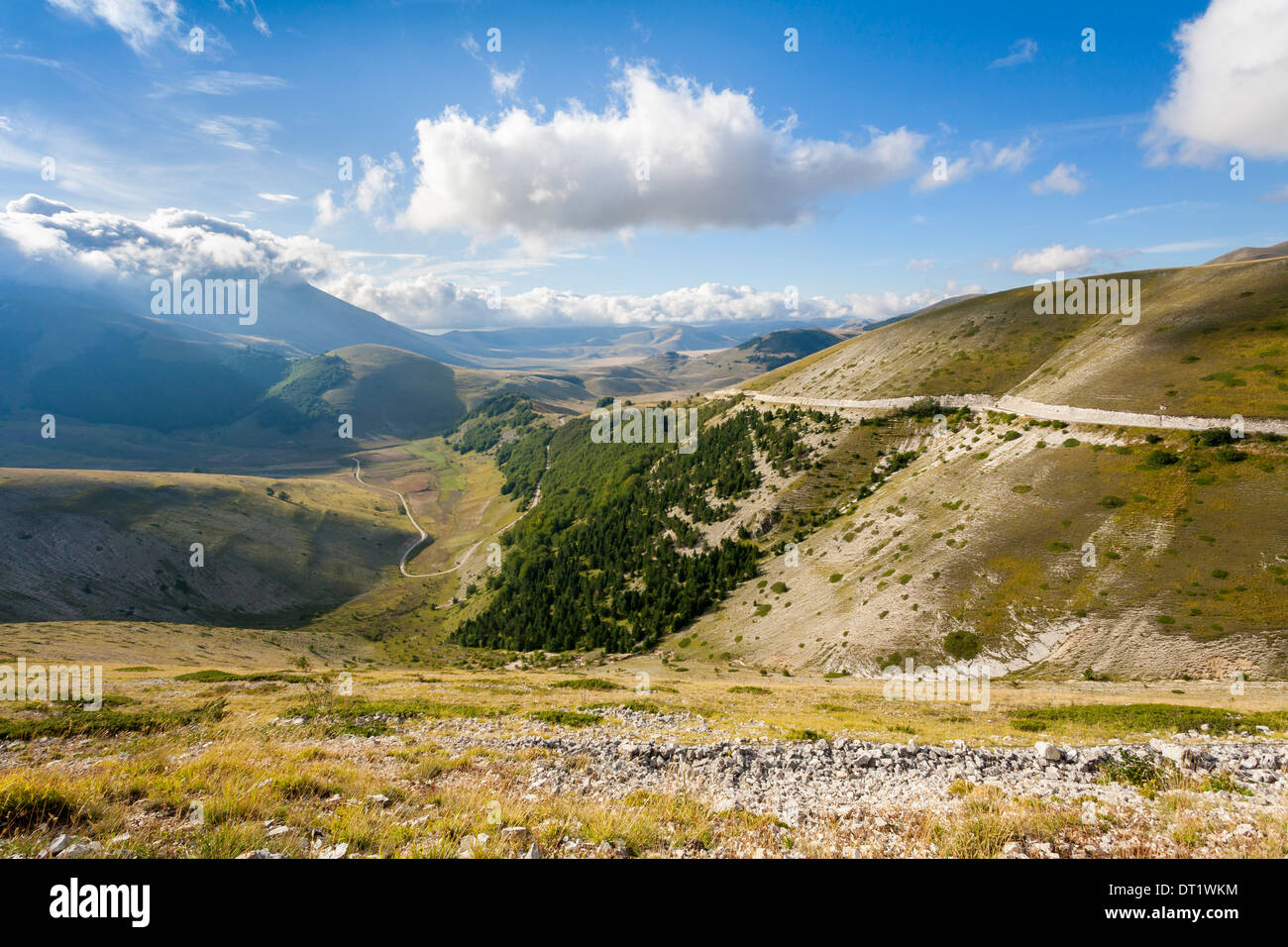 Blick über Valnerina aus der Monti Sibillini in den Apenninen Umbrien Italien Stockfoto