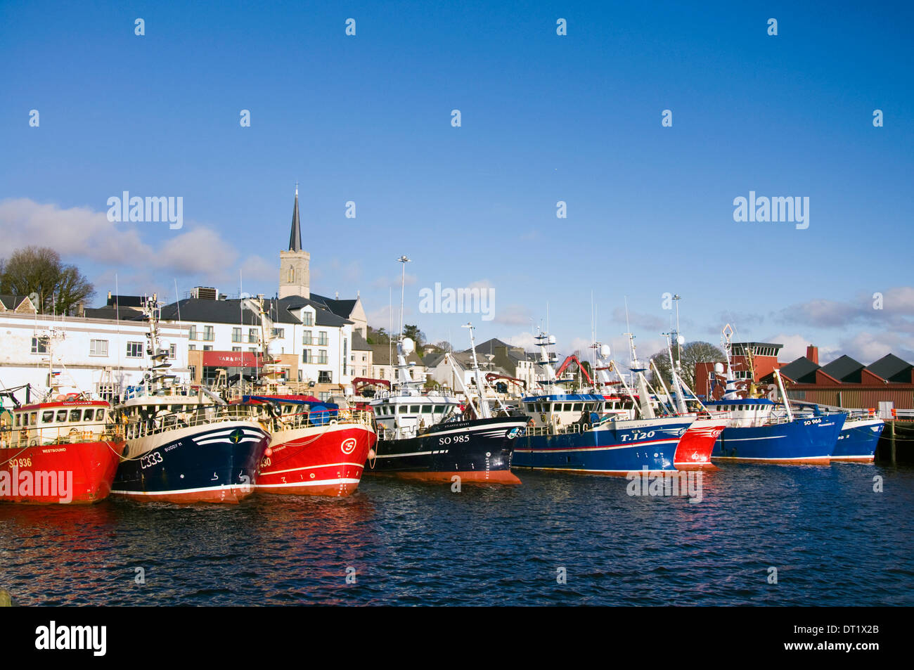 Killybegs Fischerei Hafen County Donegal Ireland Fischtrawler im Hafen Stockfoto