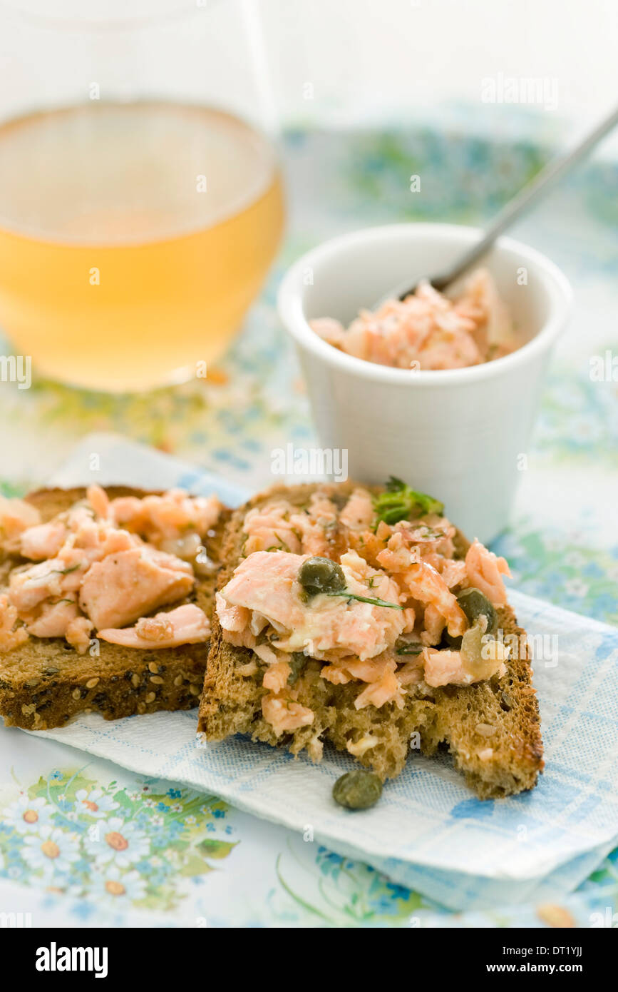 Lachs rillettes -Fotos und -Bildmaterial in hoher Auflösung – Alamy