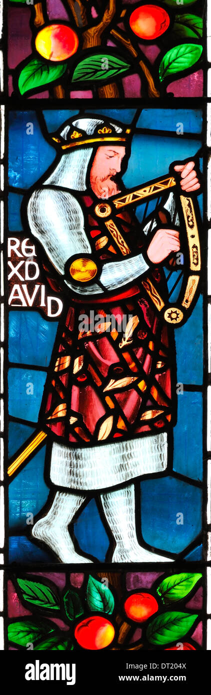 Die gerechten, die König David in Glasmalerei in St. James Church, Winscombe, Somerset, England dargestellt Stockfoto