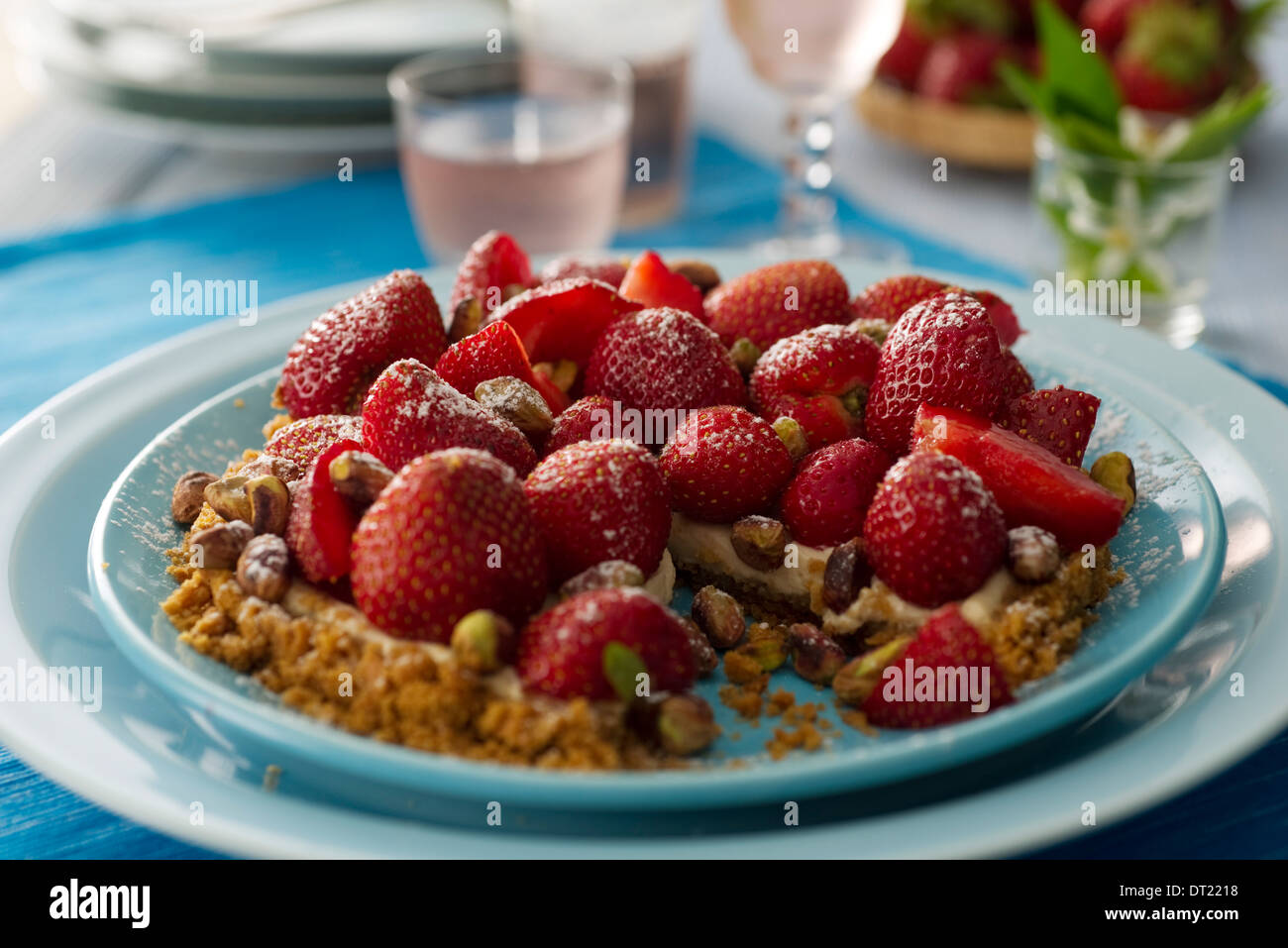Erdbeeren und Pistazien Kekse Hintergrund Stockfoto