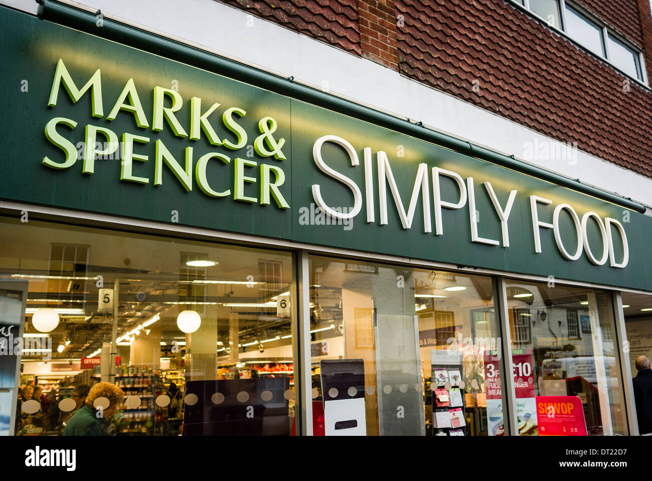 Mark & Spencer Simply Food Store in Devizes, UK Stockfoto