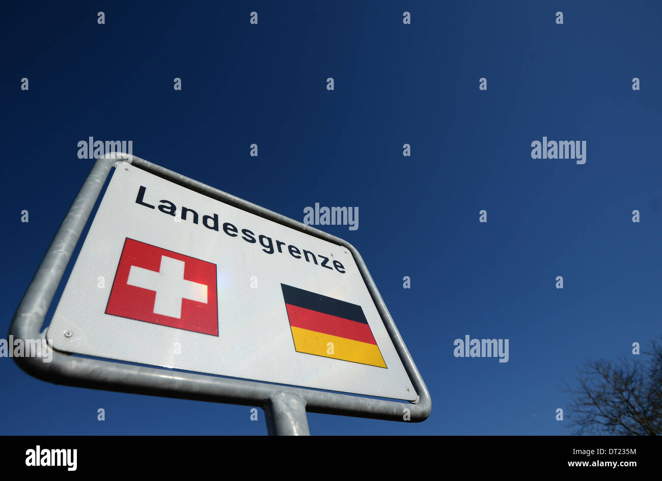 Switzerland Border Sign Stockfotos und -bilder Kaufen - Seite 3 - Alamy