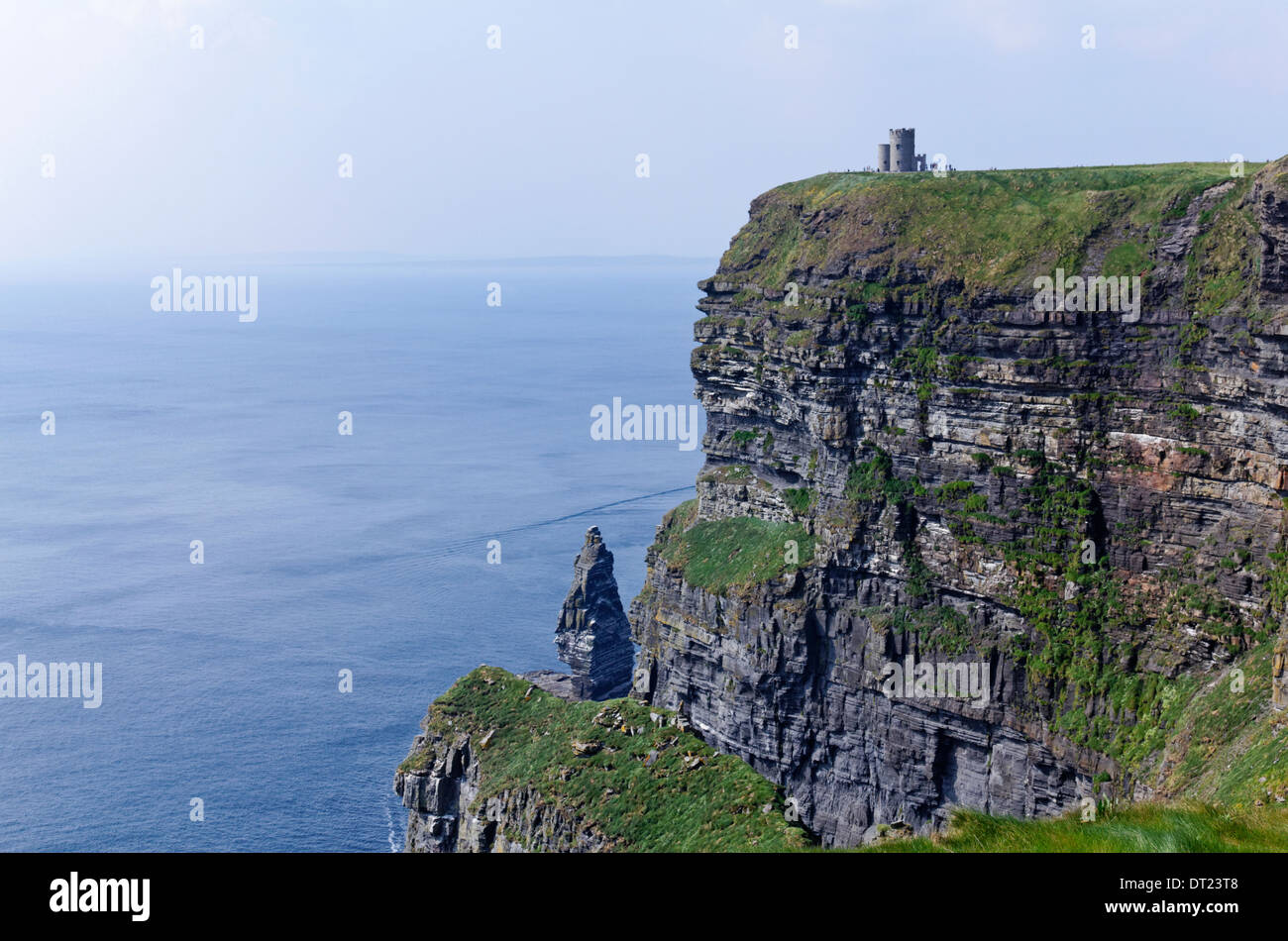 O'Briens Tower an den Klippen von Moher im County Clare Irland Stockfoto