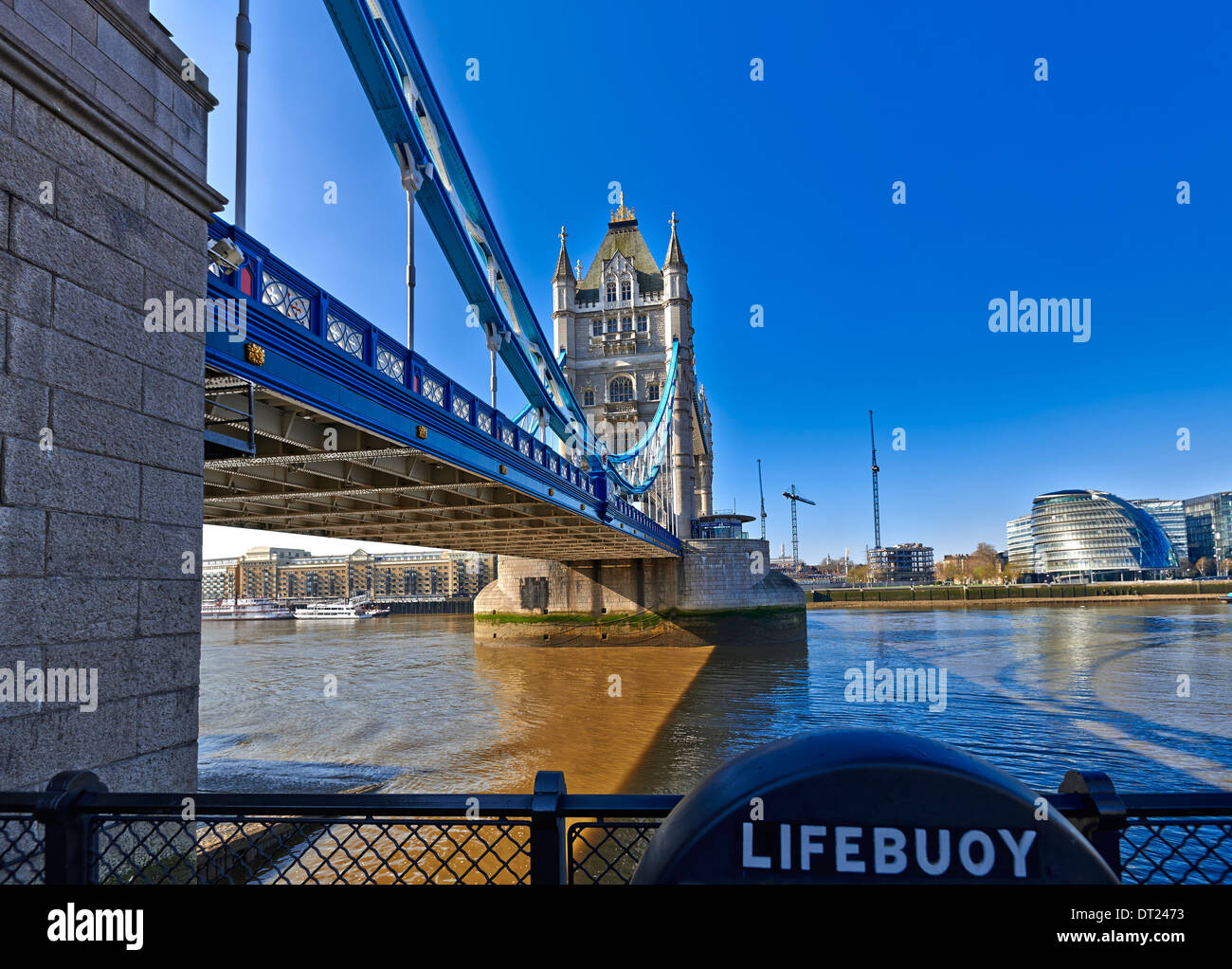 Tower Bridge (erbaut 1886 – 1894) ist eine kombinierte Bascule und Suspension Bridge in London über die Themse Stockfoto