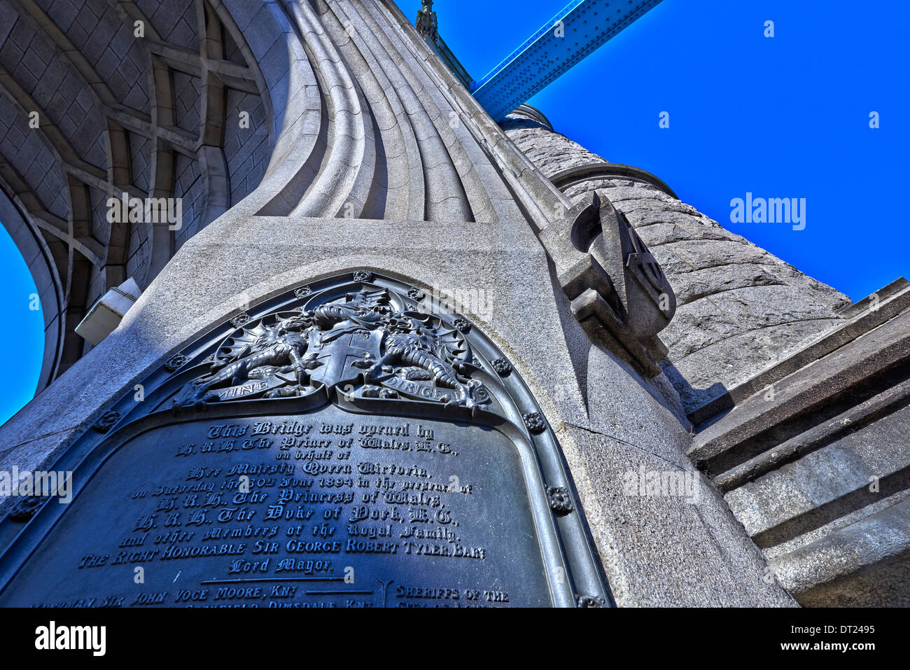 Tower Bridge (erbaut 1886 – 1894) ist eine kombinierte Bascule und Suspension Bridge in London über die Themse Stockfoto