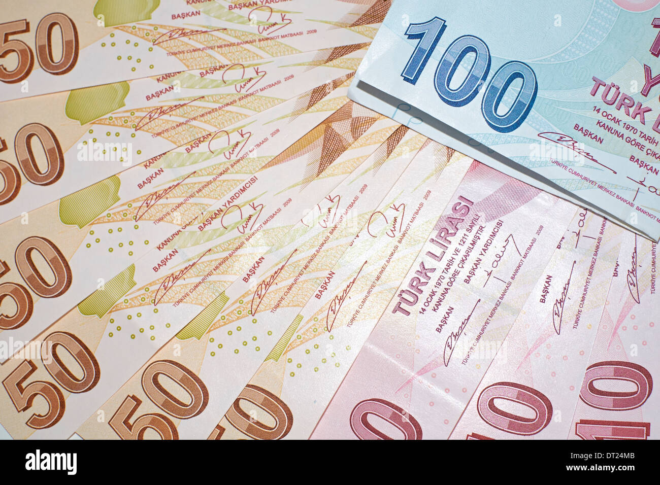 Türkische Währung, ein Close Up von gemischten Lira-Banknoten. Stockfoto