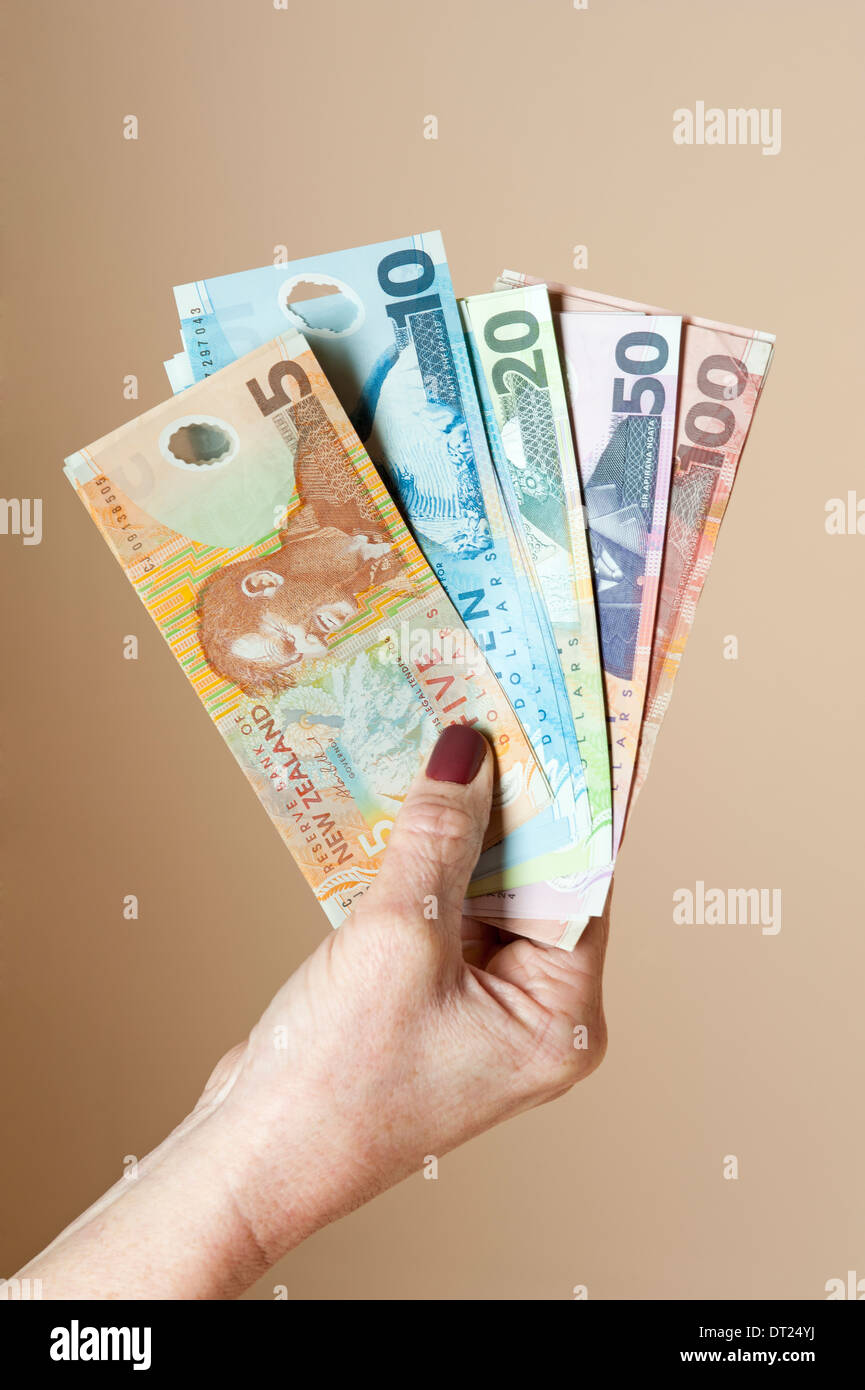 Handvoll der Neuseeland-Dollar-Banknoten Stockfoto