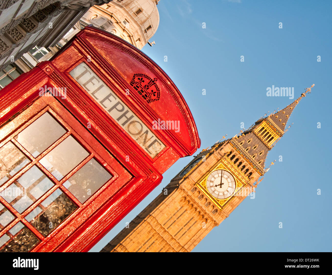 Britische helle rote Telefonzelle und Big Ben, London, England, UK Stockfoto