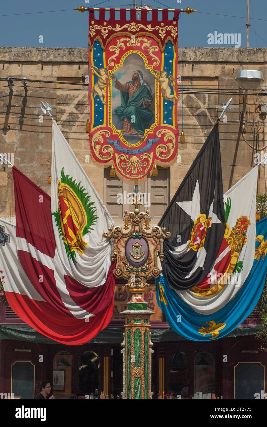 Banner für eine Festa oder Dorf Festival in Xaghra, Gozo, Malta eingerichtet Stockfoto