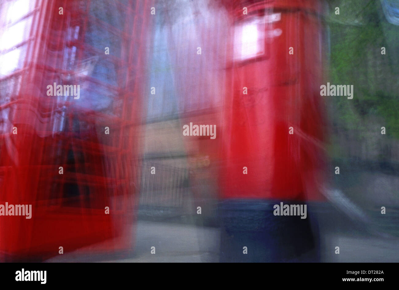 Abstraktes Bild des Britischen Roten Telefon und Post Box, Chester, Cheshire, England, Großbritannien Stockfoto