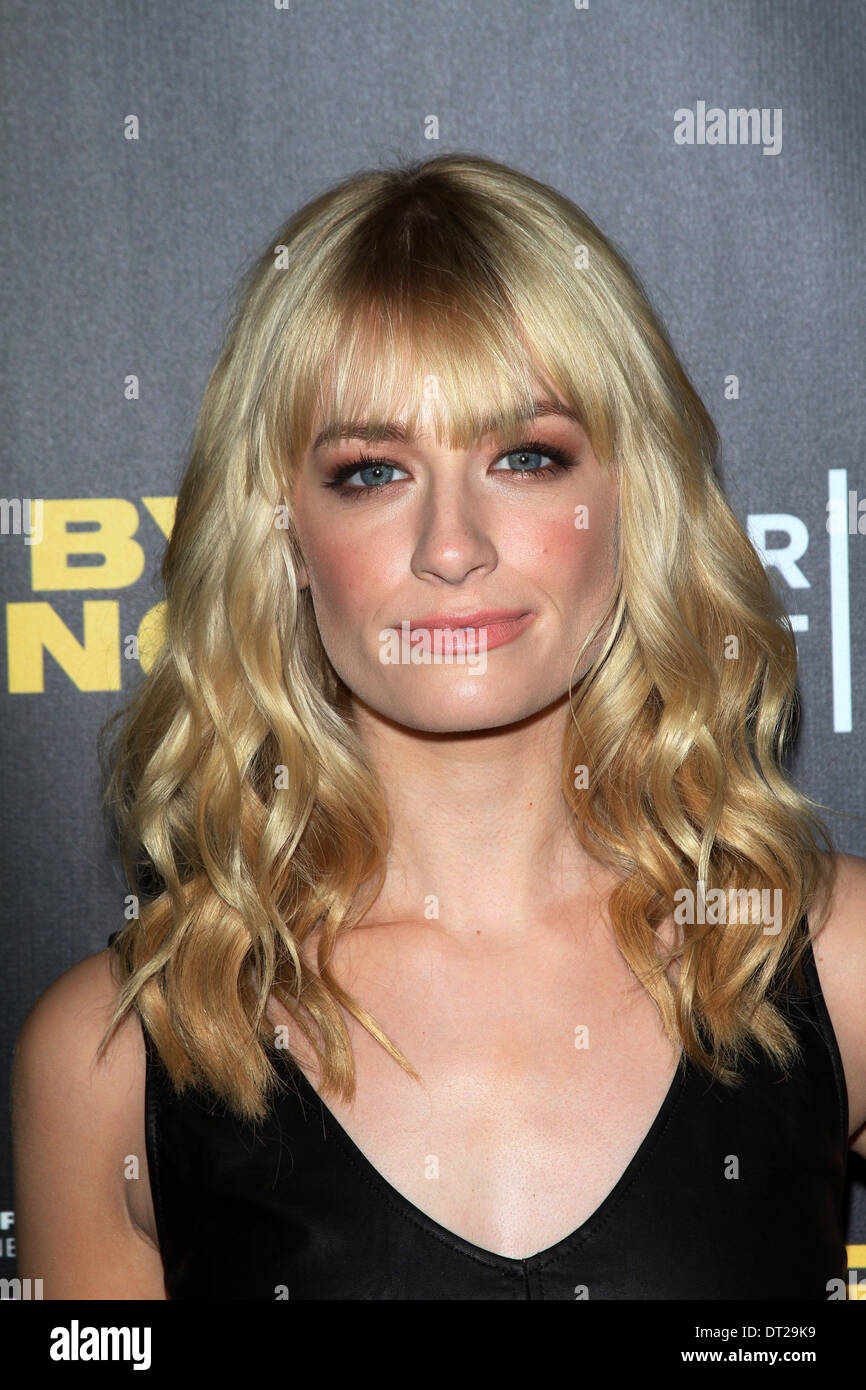 Beth Behrs bei der "Vom Blitz getroffen" Los Angeles Premiere, Mann China 6, Hollywood, CA 06.01.12 Stockfoto