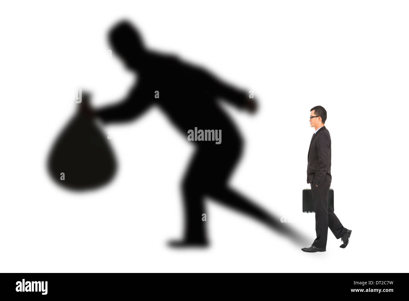 Geschäftsmann zu Fuß und hält Tasche mit Dieb Schatten Stockfoto