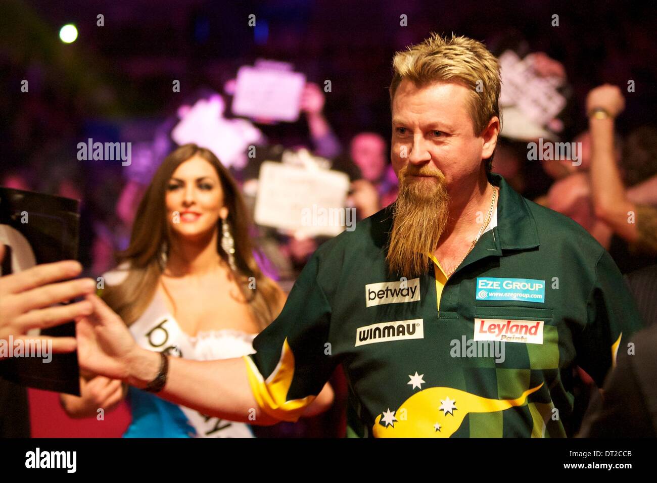 Liverpool, Vereinigtes Königreich. 6. Februar 2014. Simon Whitlock in Aktion während der ersten Runde der Premier League Darts aus dem Echo-Arena. Bildnachweis: Aktion Plus Sport/Alamy Live-Nachrichten Stockfoto