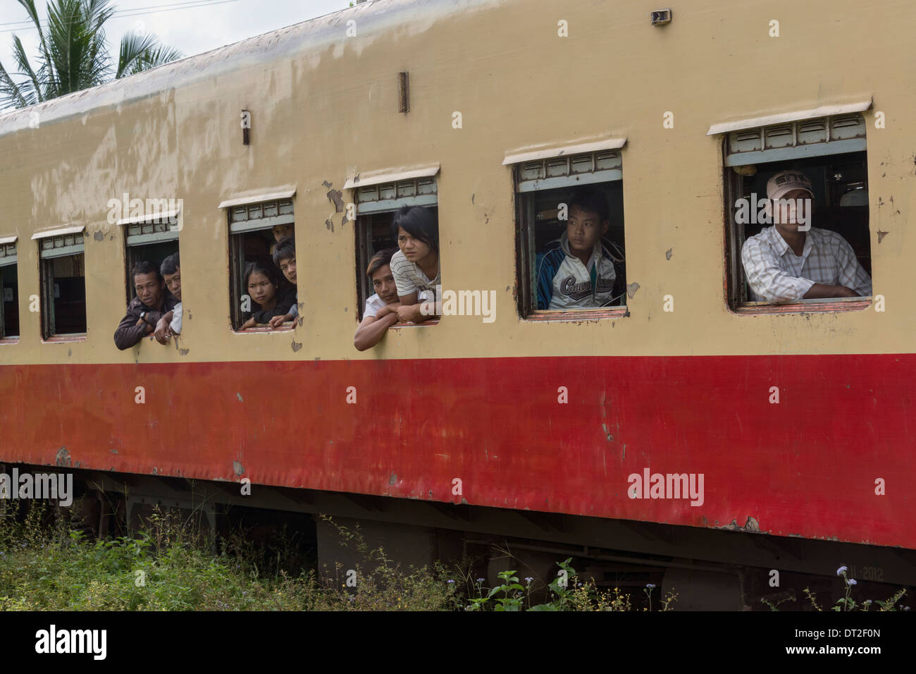 Passagiere auf der Pyin Oo Lwin Zug #2, Myanmar Stockfoto