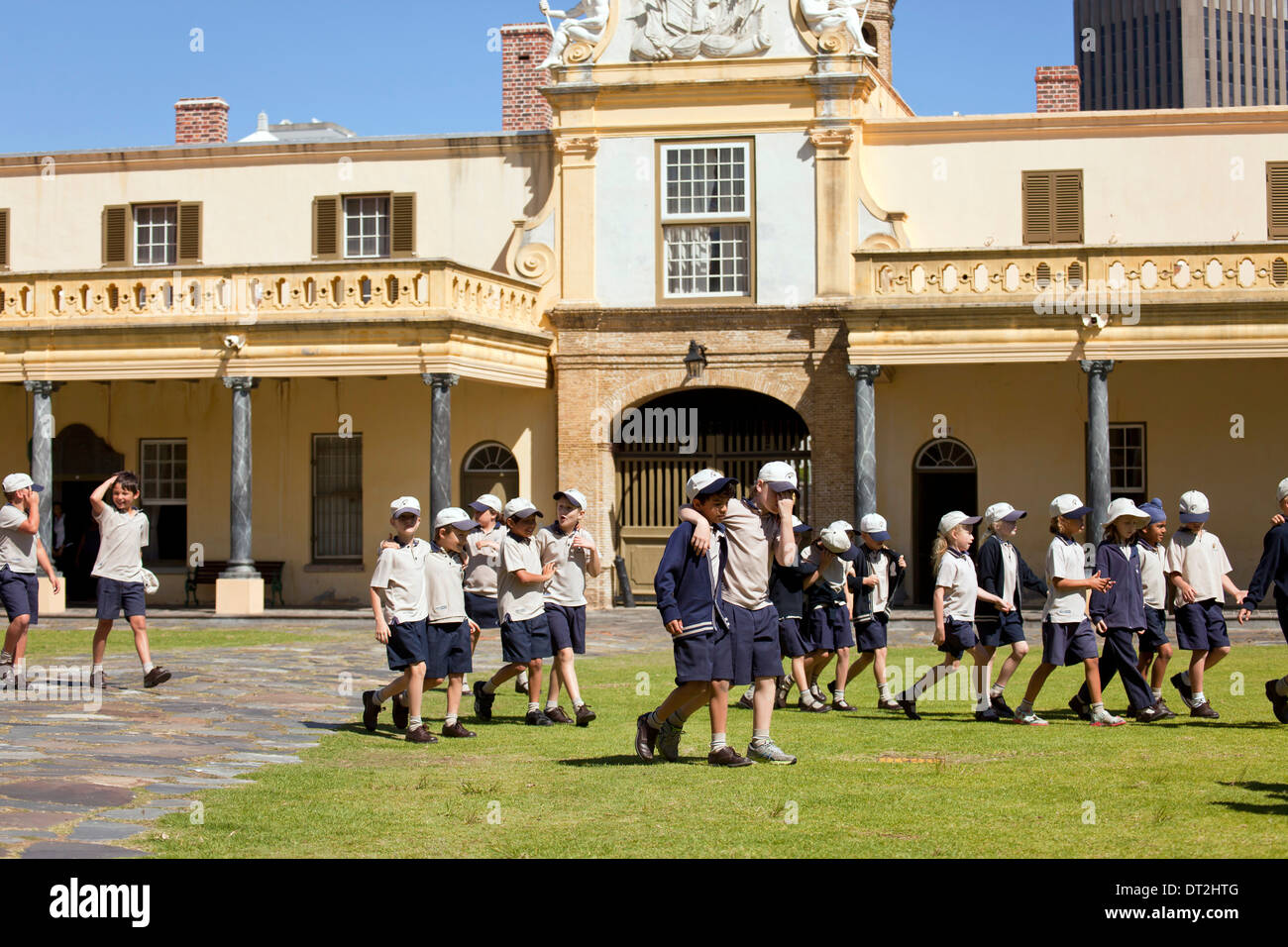 Schulkinder im Rathaushof von Castle of Good Hope Cape Town, Western Cape, Südafrika Stockfoto