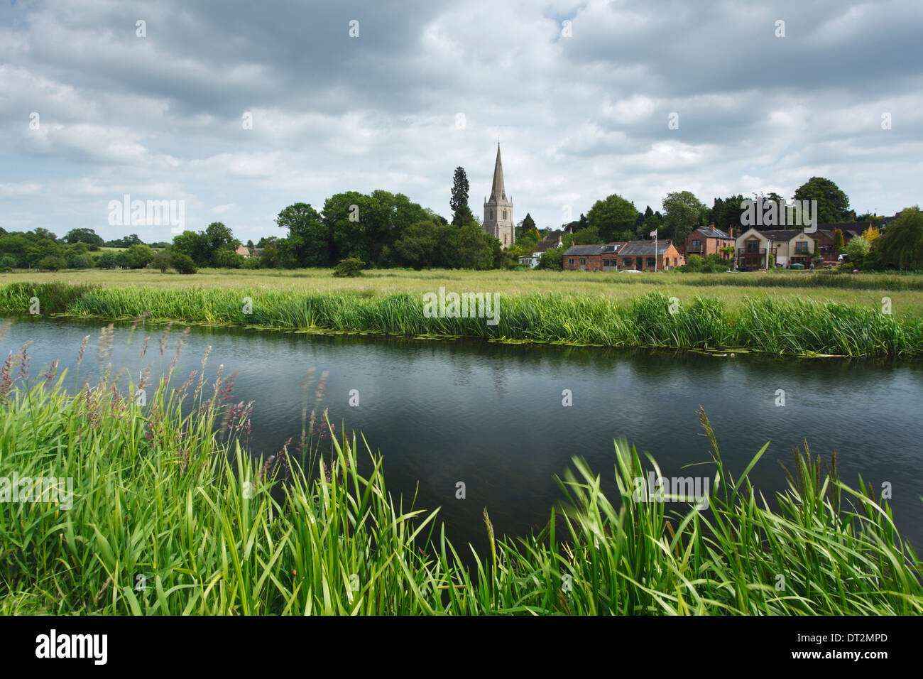 Nene-Fluss am Denford. Nene Valley. Northamptonshire. England. VEREINIGTES KÖNIGREICH. Stockfoto