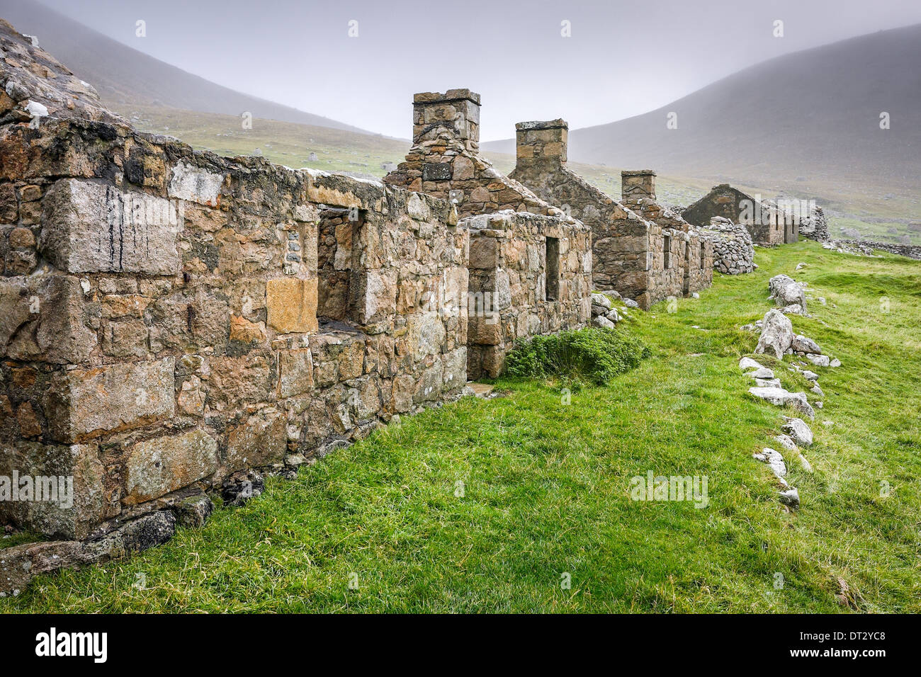 Häuser auf der Straße im Dorf Bucht auf Hirta, St Kilda Stockfotografie ...
