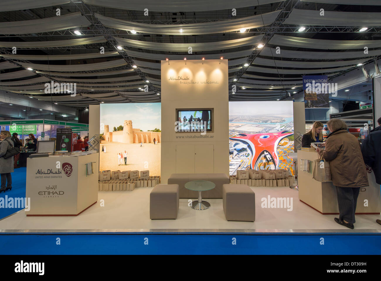 Earls Court, London, UK. 7. Februar 2014. Abu Dhabi, Vereinigte Arabische Emirate, Tourismus Stand auf Destinationen. Bildnachweis: Malcolm Park Leitartikel/Alamy Live-Nachrichten Stockfoto