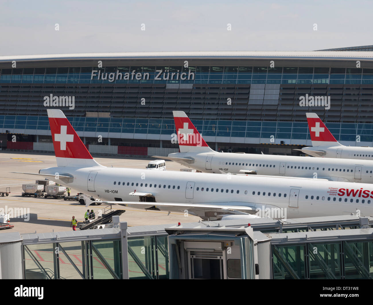 Swiss International Airlines Passagierflugzeuge geparkt in Zürich Kloten International Flughafen Terminal 2 Stockfoto