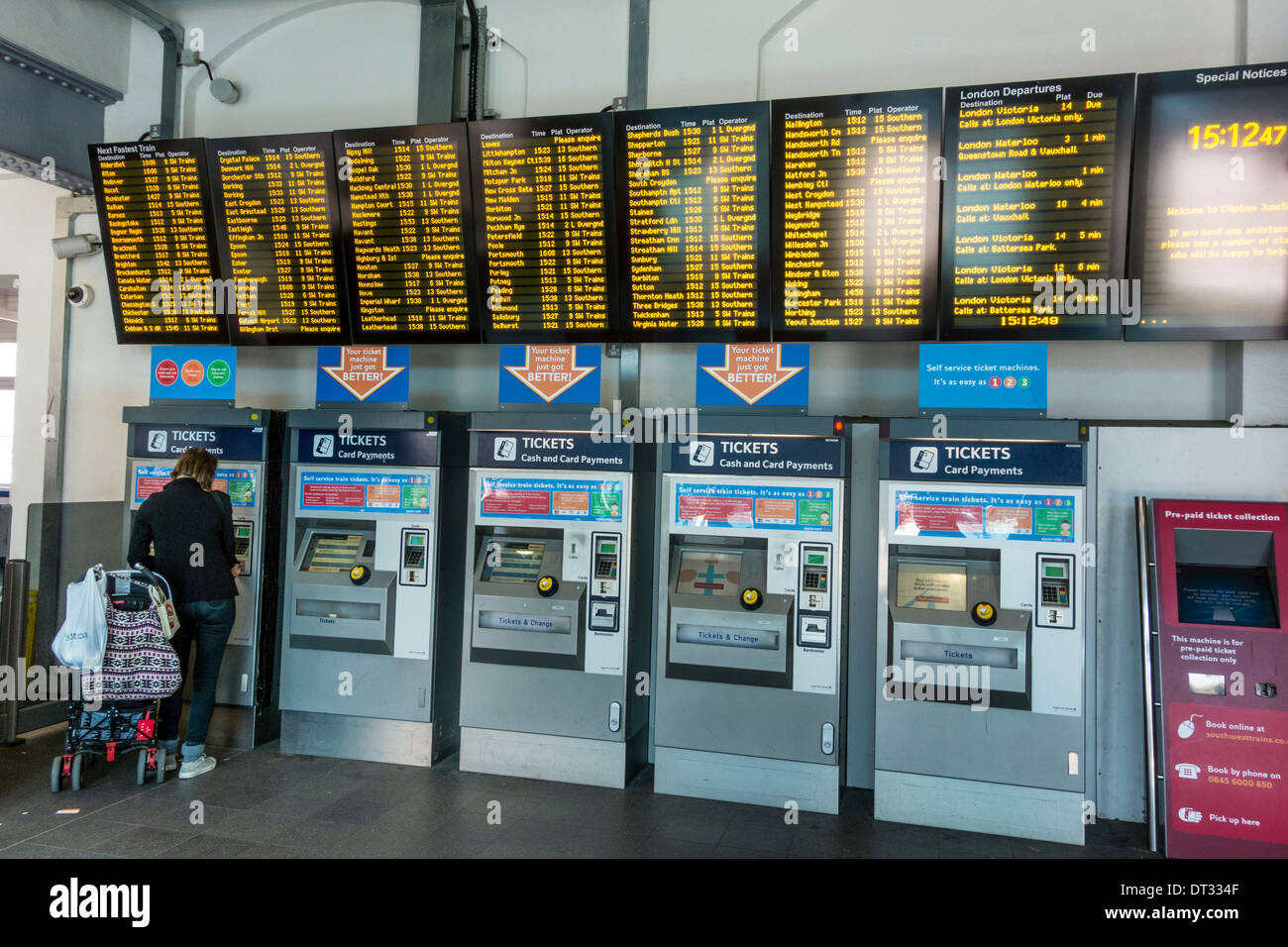 SB-Automaten am Bahnhof Clapham Junction, London, UK Stockfoto