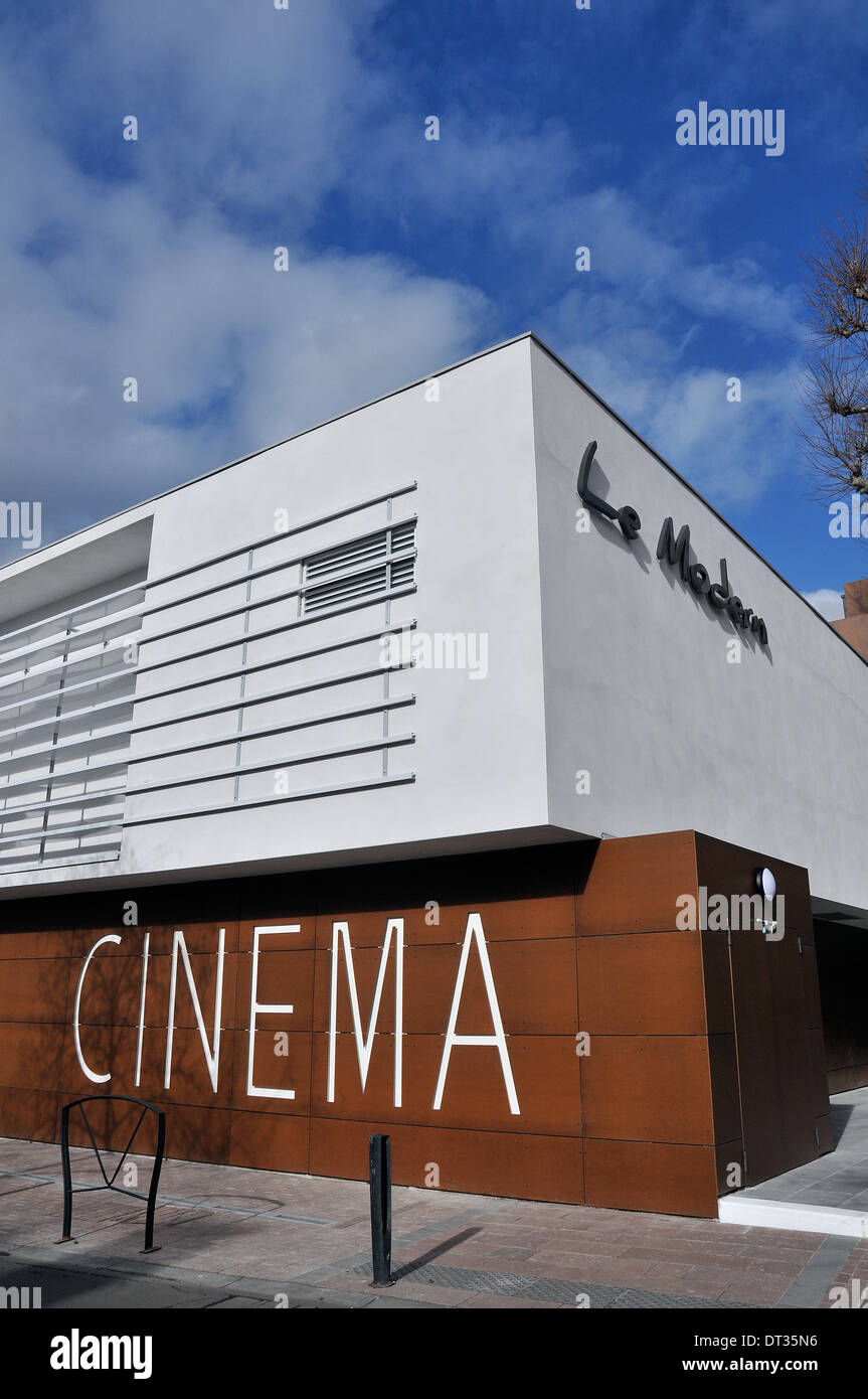 Kino Le moderne erschien quadratische Issoire Auvergne Zentralmassiv-Frankreich Stockfoto