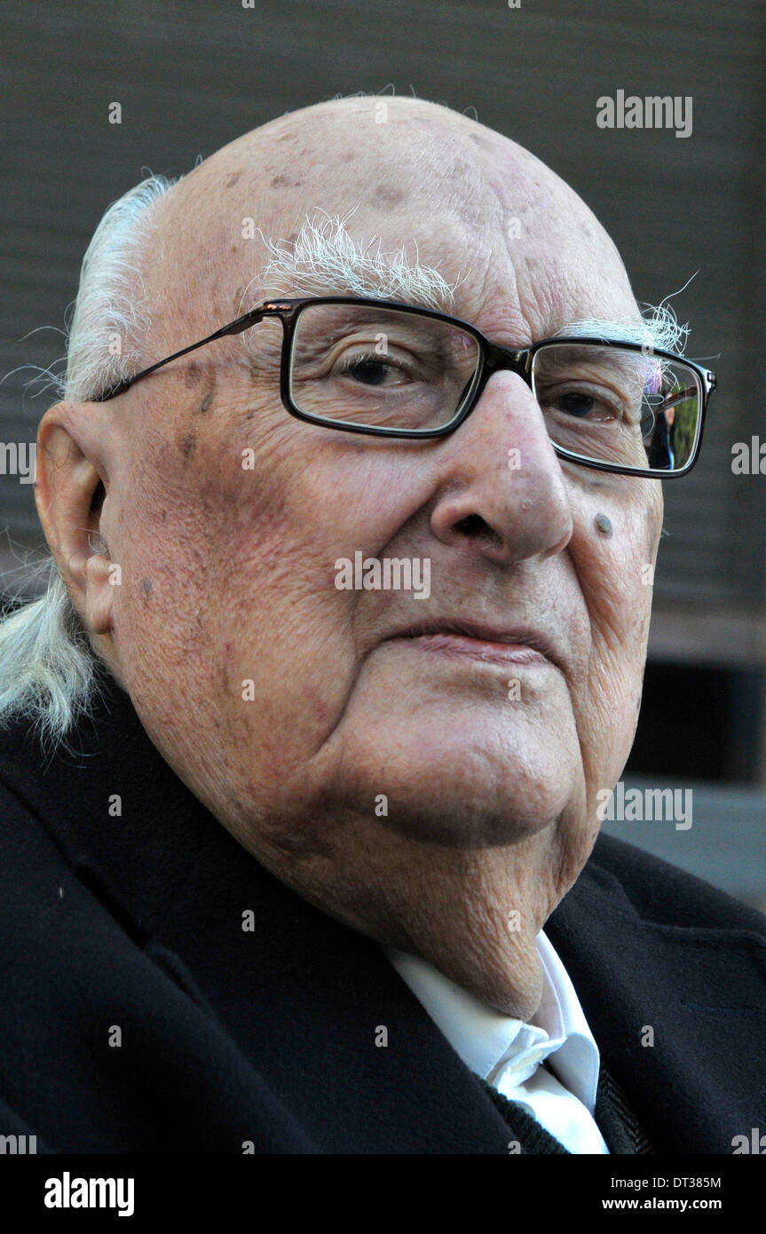 Barcelona, Spanien. 6. Februar 2014. Andrea Camilleri besucht die Pressekonferenz vor dem erhalten des IX Pepe Carvalho-Preis an den Palau de Cent von Barcelona City Council, verliehen von der BCNegra in der Woche vom schwarzen Roman in Barcelona. 60214 Credit: Fototext/Alamy Live-Nachrichten Stockfoto