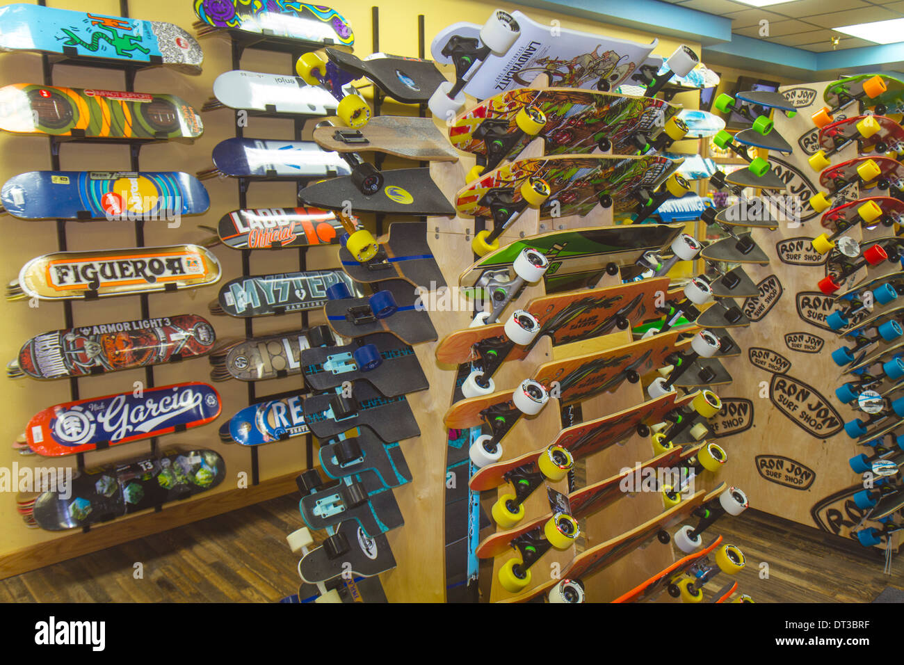 Florida, Brevard County, Cocoa Beach, Ron Jon Surf Shop, Geschäft, Surf-Thema, Surfen, Sportausrüstung, Lifestyle, Ron DiMenna, Skateboard, Design, Wettbewerb, FL1 Stockfoto