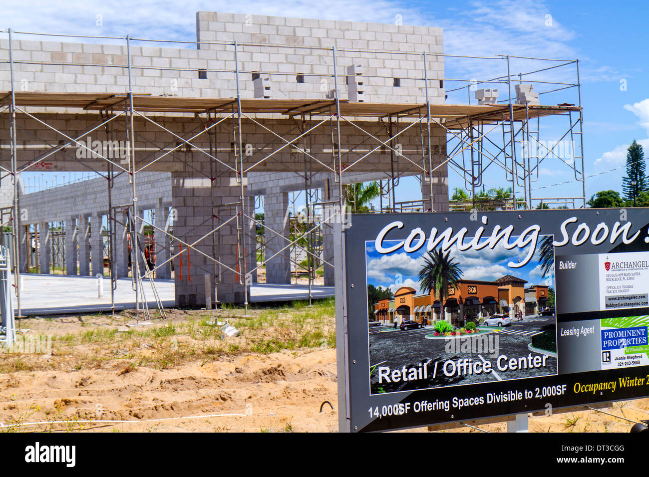 Cocoa Beach Florida, unter neuer Baustelle Baumeister, Einzelhandel, Bürozentrum, Schild, Logo, demnächst, Gerüst, Betonblock, kommerzieller Real Stockfoto