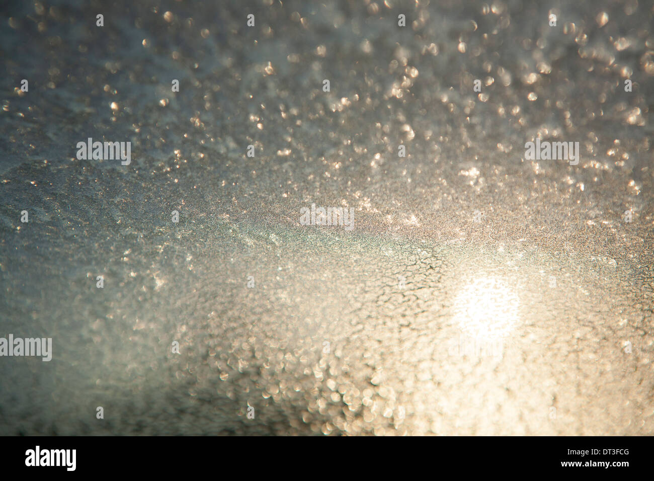 Auto Windschutzscheibe Auftauen gefroren, schmilzt Eis Stockfotografie -  Alamy