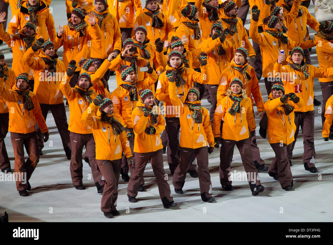 Sotschi, Krasnodar Krai, Rußland. 7. Februar 2014. Das österreichische Team betritt die Arena während der Eröffnungsfeier der XXII. Olympischen Winterspielen in Fisht Olympia Stadion Credit: Action Plus Sport Bilder/Alamy Live News Stockfoto