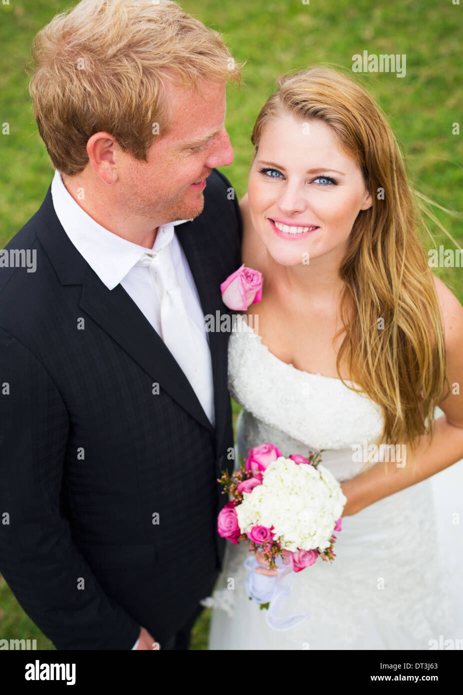 Hochzeitspaar, glückliche romantische Braut und Bräutigam Stockfoto