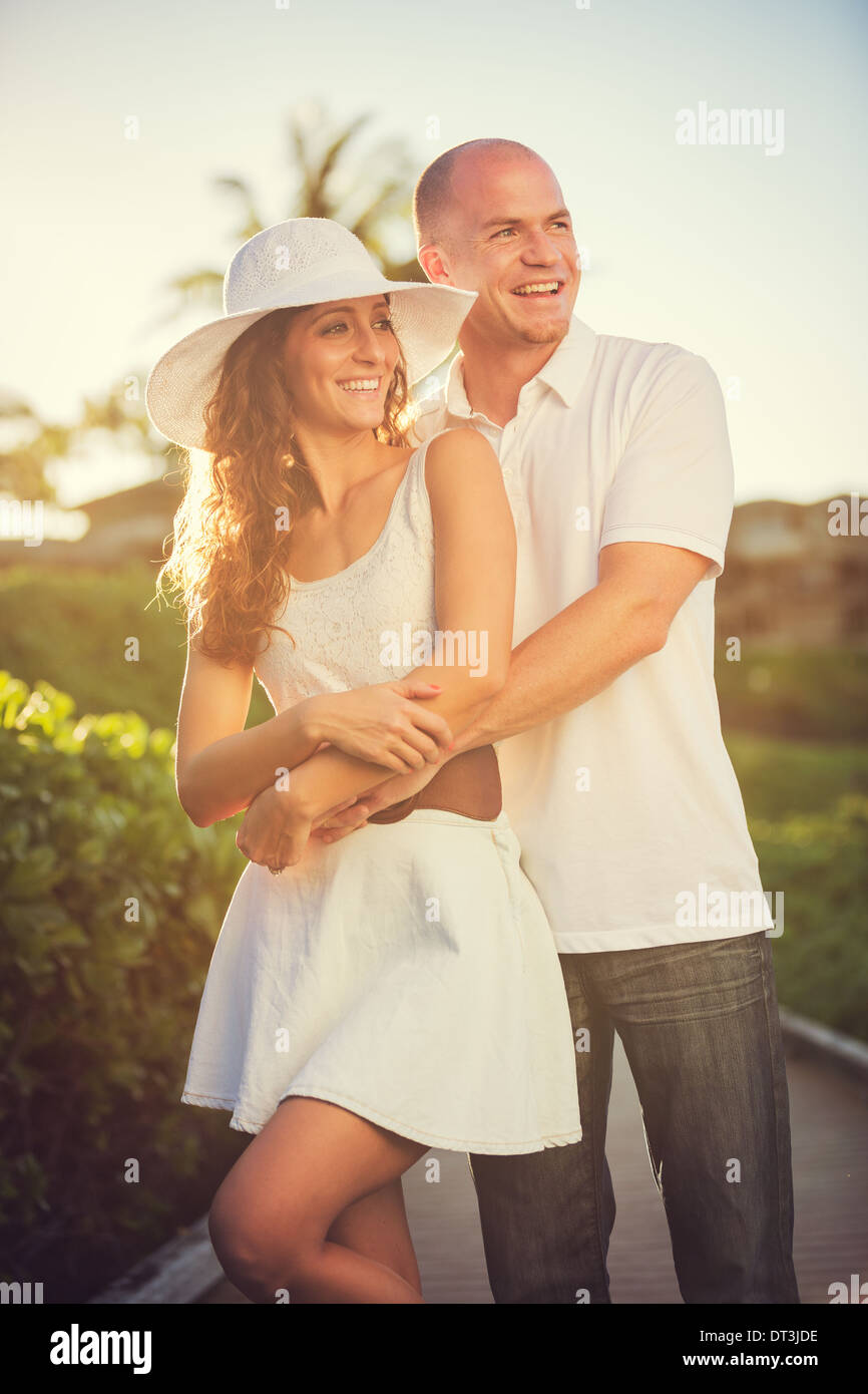 Romantisches Brautpaar verliebt Stockfoto